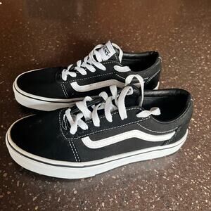 Vans Off the Wall Black Suede Sneakers Tie Shoes Youth Size 4.5 unisex